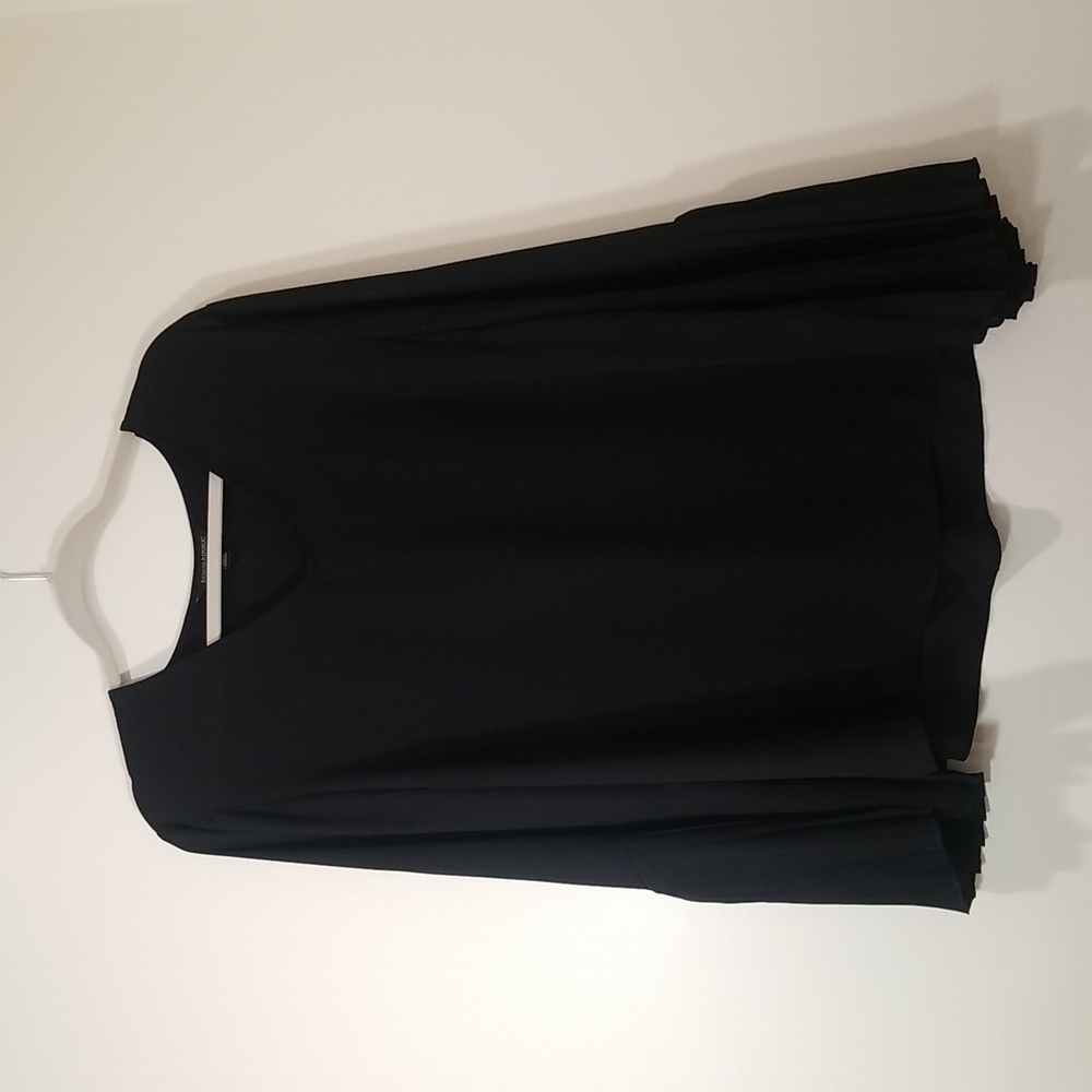 Banana Republic - V Neck with Pleated Sleeves - Black - L